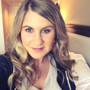 Meet your Posher, Angie